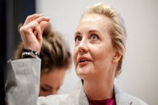 தவளை விஷம் கொடுத்து ரஷ்ய எதிர்க்கட்சித் தலைவர் படுகொலை : வெளிவந்த பரபரப்பு குற்றச்சாட்டு | Alexei Navalny Was Killed Using Frog Poison தவளை விஷம் கொடுத்து ரஷ்ய எதிர்க்கட்சித் தலைவர் படுகொலை : வெளிவந்த பரபரப்பு குற்றச்சாட்டு | Alexei Navalny Was Killed Using Frog Poison