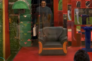 பெட்டியை சும்மா தூக்கிட்டு வர சரத்குமாருக்கு கொடுக்கப்பட்ட சம்பளம் இத்தனை லட்சமா?  ஷாக்கில் ரசிகர்கள்