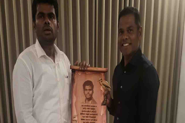 யாழில் பிரபல தமிழ் தொழிலதிரை சந்தித்த பா.ஜ.க. அண்ணாமலை! ஈழத்தமிழர் தொடர்பில் வழங்கிய உறுதிமொழி (photo) | Bjp Met A Famous Tamil Businessman Annamalai