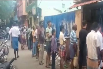 தீபாவளியையொட்டி இறைச்சிக்கடைகளில் அலைமோதும் மக்கள் கூட்டம்