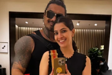 முதலாம் ஆண்டு திருமண நாள்.. வரலக்ஷ்மி சரத்குமாருக்கு சர்ப்ரைஸ் கொடுத்த கணவர் நிக்கோல் சச்தேவ்