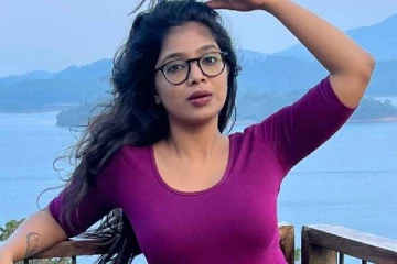 பிக்பாஸ் வைல்ட் கார்ட் எண்ட்ரி!! நள்ளிரவில் நீச்சல் குள வீடியோவை வெளியிட்ட விஜே பார்வதி