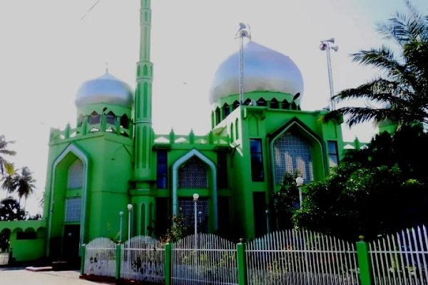 மாணவர்களைக் கடத்தும் வெள்ளை வேன்; விடுக்கப்பட்ட எச்சரிக்கை! | A White Van Carrying Students Warning Issued