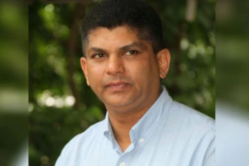 அமைச்சர் லொஹான் ரத்வத்த  இராஜினாமா; தொடரும் அமைச்சுக்கள்!