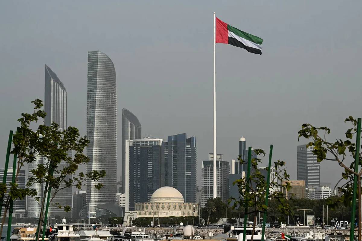 ஈரான் போர் குறித்த சமூக ஊடகப் பதிவு... ஐக்கிய அமீரகத்தில் கைதான இந்தியர்கள் | Iran War Big Action Uae Indians