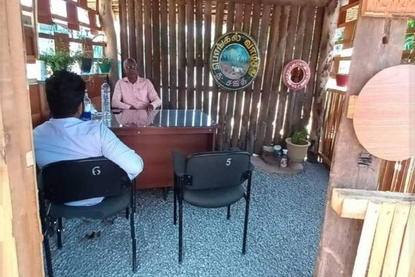 தமிழர் பகுதியில் அனைவரையும் வியப்பில் ஆழ்த்திய பாடசாலை அதிபரின் அலுவலகம்! | School Principal Office Build Naturally Mullaitivu