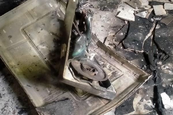 கிளிநொச்சியில் வீடொன்றுக்கு தீ வைத்த மர்ம நபர்கள் | Mysterious Persons Set Fire To House