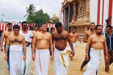 யாழ்பாணம் நல்லூர் கந்தன் ஆலயத்தில் விமல் தரப்பினர்