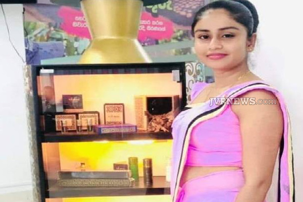 பெண் அலுவலக பணியாளருடன் மேசமாக நடந்துகொள்ளும் இலங்கையின் பிரபல கிரிக்கெட் நடுவர்! | Sri Lanka Cricket Umpire Kumar Dharmasena Bad