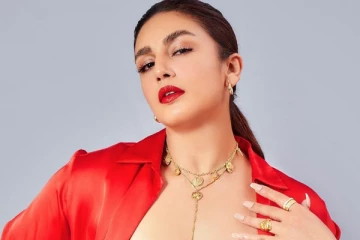 கிளாமர் உடையில் ரசிகர்களை கவர்ந்த அஜித் பட ஹீரோயின்.. போட்டோஷூட் புகைப்படங்கள்