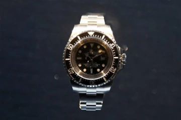 விலையுயர்ந்த ரோலக்ஸ் கைக்கடிகாரம் மாயமான மர்மம்... பிரிக்கப்படாத பார்சல்: தபாலில் அனுப்பப்பட்ட கைக்கடிகாரம் எங்கே?