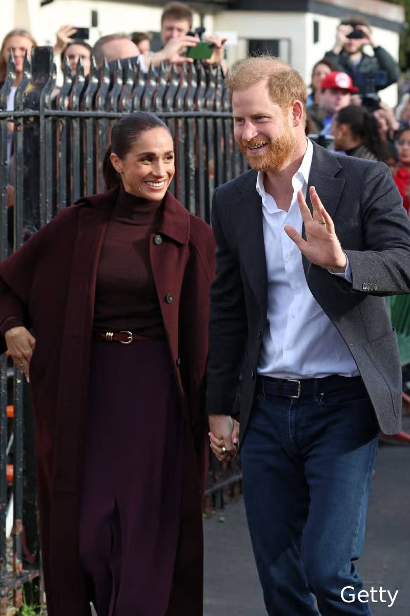 ஹரி மேகன் தம்பதியருக்கு கிடைத்த எதிர்பாராத வரவேற்பு | Prince Harry And Meghan Welcomed To Nottingham ஹரி மேகன் தம்பதியருக்கு கிடைத்த எதிர்பாராத வரவேற்பு | Prince Harry And Meghan Welcomed To Nottingham