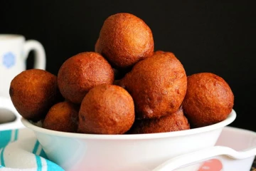 சுவையான போண்டா சாப்பிடனுமா? 10 நிமிடம் போதும்... வீட்டிலேயே செய்யலாம்!