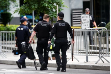 அமெரிக்காவில் 5 குழந்தைகள் உள்பட 8 பேர் துப்பாக்கியில் முனையில் பலி!