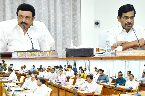 முதலமைச்சர் மு.க.ஸ்டாலின் அரசுத் துறை செயலாளர்களுடன் 2வது நாளாக ஆலோசனை..! - தமிழ்நாடு