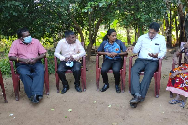 குத்துச்சண்டையில் தங்கம் வென்ற முல்லைத்தீவு யுவதியின் வீட்டிற்கு விளையாட்டுத்துறை அமைச்சின் அதிகாரிகள் விஜயம்! - ஐபிசி தமிழ்