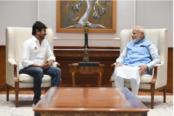 பிரதமர் மோடியை சந்தித்த அமைச்சர் உதயநிதி - திருவள்ளூர் சிலையை ஏன் கொடுத்தார்?