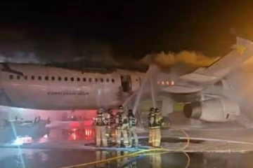 சில நொடிதான்; விமானம் கிளம்புவதற்கு முன் தீப்பிடித்த விமானம் - 176 பேர் கதி என்ன?