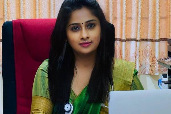 கிளிநொச்சி மருத்துவர் பிரியாந்தினிக்கு எதிராக போராட்டத்தில் குதித்த மக்கள்!(Photos) | Protest Against Kilinochchi Doctor Biryandini