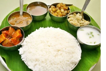 மதியம் நன்றாக பசிக்கும் நேரத்தில் இந்த உணவுகளை மட்டும் மறந்தும் சாப்பிடாதீங்க! அப்பறம் சிக்கல் தான்