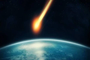 பயங்கர சத்தத்துடன் வானிலிருந்து விழுந்த விண்கல்!