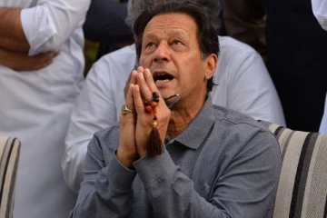 விஷம் வைத்து கொல்லப் பாக்குறாங்க.. சிறையில் மரண பயத்தில் பதறும் இம்ரான் கான்!