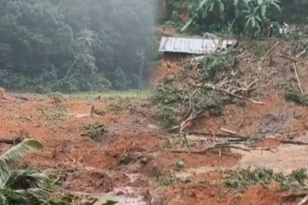 தொடரும் துயரம் ; ரம்புக்கனையில் மீண்டும் பாரிய நிலச்சரிவு | Landslide Again In Gangekumbura Area Of Rambukkana