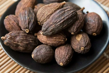 கருப்பு ஏலக்காயில் ஒளிந்துள்ள மருத்துவ நன்மைகள் என்ன தெரியுமா...?