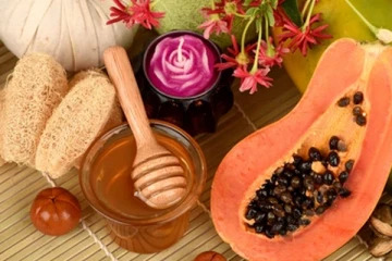 பப்பாளி விதையுடன் கொஞ்சம் தேன் கலந்து சாப்பிட்டு பாருங்க! இந்த நன்மைகள் உங்களை தேடி வருமாம்