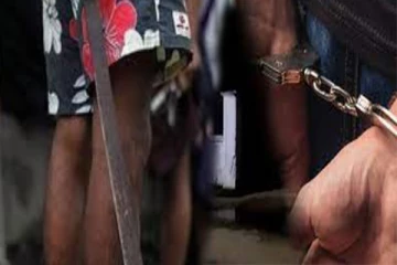 யாழில் பெண்ணொருவர் மீது வாள்வெட்டு ; முக்கிய நபர் கைது