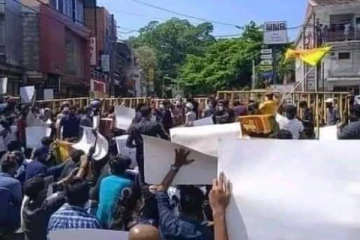 ராஜபக்சக்களின் பூர்வீக வீடு மக்களால் சுற்றிவளைப்பு