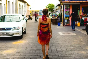 நாட்டுக்கு வந்த பிரான்ஸ் யுவதிக்கு நேர்ந்த துயரம்