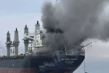 එපා කියද්දී හෝමුස් හරහා ගිය ඉන්දීය නැව් දෙකක විනාශයි - ඉරානයෙන් වෙඩි