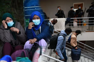 இன்னும் 100 நாட்கள்... நூற்றுக்கணக்கானோரை பாரீஸிலிருந்து வெளியேற்றிய பொலிசார்