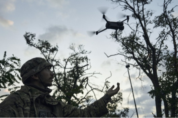 உக்ரைனுக்கு 800 ட்ரோன்களை வழங்கும் கனடா | Canada Ukraine Drones Waterloo Blair