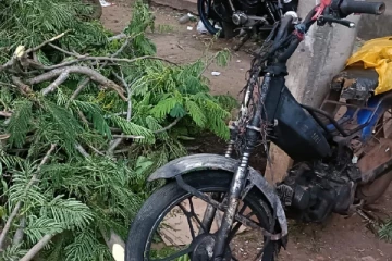 வவுனியாவில் திடீரென தீப்பிடித்த மோட்டார் சைக்கிள்;நூலிழையில் உயிர் பிழைத்த குடும்பம்