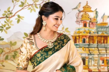 43 வயதில் இப்படியா? புன்னகை அரசி சினேகா கண்கவரும் ஸ்டில்ஸ்!