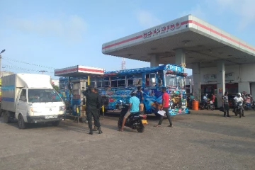 மன்னாரில் நீண்ட நாட்களின் பின்னர் டீசல் மற்றும் மண்ணெண்ணெய் விநியோகம் (Photos)