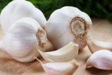 பூண்டு சாப்பிடுவதால் நன்மைகள் உண்டு! அதை அதிகளவு சாப்பிட்டால் ஏற்படும் தீமைகள் குறித்து தெரியுமா?