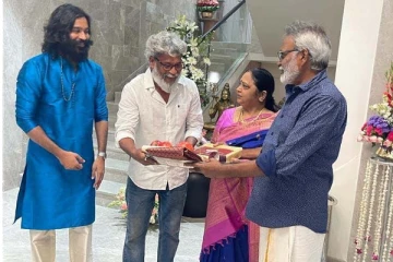 150 கோடி செலவில் கட்டிய வீட்டை யாருக்கு பரிசாக கொடுத்தார் தனுஷ்? பிரம்மிப்பில் ரசிகர்கள்