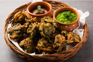 ரோட்டுக்கடை ஸ்டைலில் கீரை பக்கோடா செய்வீங்களா? இந்த பொருள் சேர்த்தால் என்ன நடக்கும்?