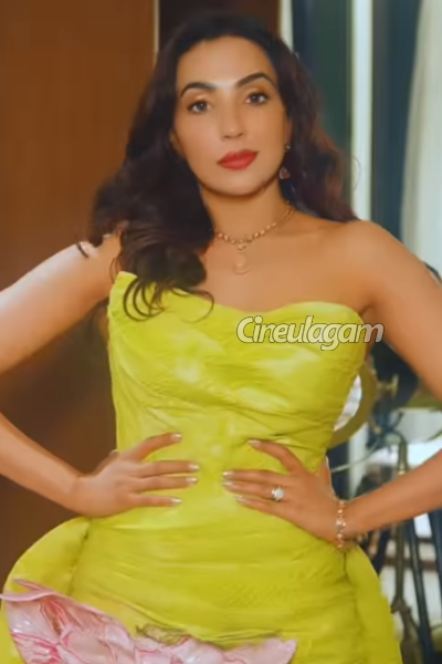 பார்வதி நாயர் சேலையில் அழகிய போட்டோஷூட் | Parvati Nair Saree Photoshoot