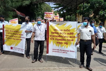 மௌன தொழிற்சங்க போராட்டத்தை முன்னெடுத்த யாழ். பல்கலைக்கழக ஊழியர் சங்கம்