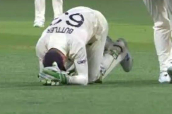 வேலை நேரத்தில் உறக்கம் ..என்ன ஆளு யா  நீ ?  - பட்லரை கடுமையாக சாடிய ஆஸி  .. ஜாம்பவான் ! - தமிழ்நாடு