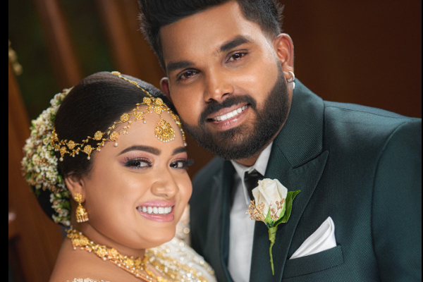 நீண்டகால காதலியை கரம்பிடித்தார் இலங்கையின் டைனமிக் ஆல்ரவுண்டர் ! | Cricket Player Wanindu Hasaranga Gets Married