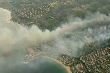 கலிஃபோர்னியாவில் வேகமாகப் பரவிய காட்டுத்தீ: அச்சத்தால் மக்கள்