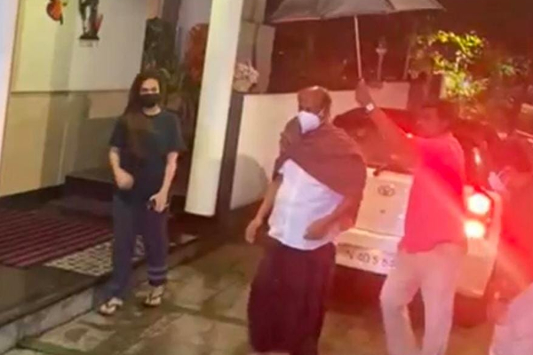 காவேரி  மருத்துவமனையில் இருந்த ரஜினிகாந்த்  சிகிச்சை பெற்று வீடு திரும்பினார் | Actor Rajinikanth Discharge From Hospital