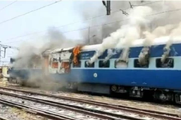 ரயிலை தீ வைத்து கொளுத்திய மக்கள்! இந்திய அரசின் திட்டத்திற்கு கடும் எதிர்ப்பு