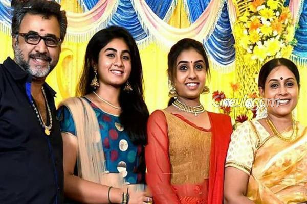 பொன்வண்ணன்-சர்ண்யா மகளுக்கு கோலாகலமாக நடந்த நிச்சயதார்த்தம்... போட்டோ இதோ | Ponvannan Saranya Daughter Gets Engaged பொன்வண்ணன்-சர்ண்யா மகளுக்கு கோலாகலமாக நடந்த நிச்சயதார்த்தம்... போட்டோ இதோ | Ponvannan Saranya Daughter Gets Engaged