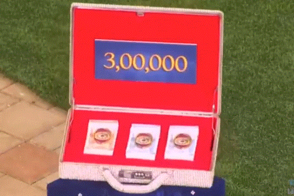 பெட்டியை சும்மா தூக்கிட்டு வர சரத்குமாருக்கு கொடுக்கப்பட்ட சம்பளம் இத்தனை லட்சமா?  ஷாக்கில் ரசிகர்கள் | Bigg Boss Sarath Kumar Salary For His Entry